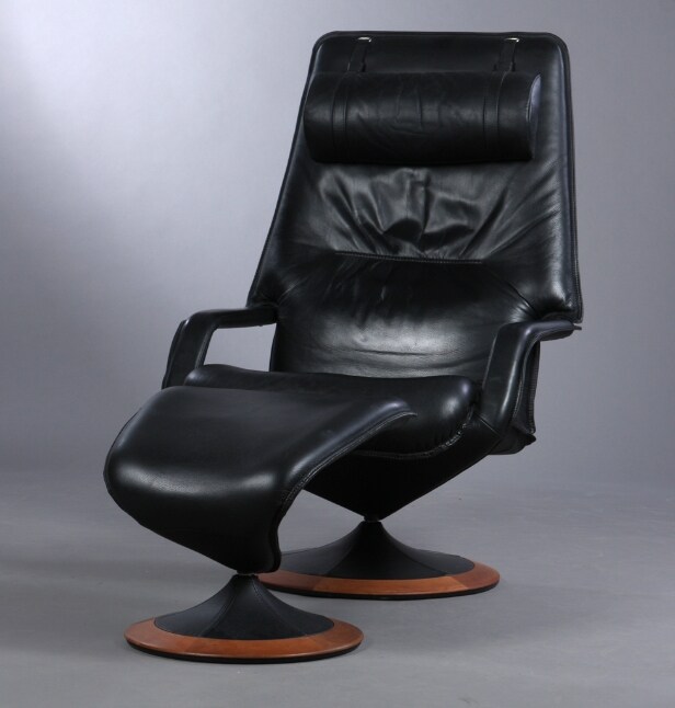 Berg Furniture.  Hvilestol med tilhørende fodskammel, sort læder, model Amsterdam (2) 