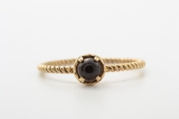 Ring med røgkvarts af 8 kt. guld, str. 58