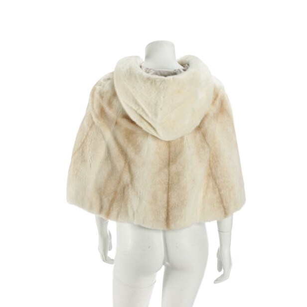 7008 - Kopenhagen Fur. Poncho med hætte af mink. Onesize