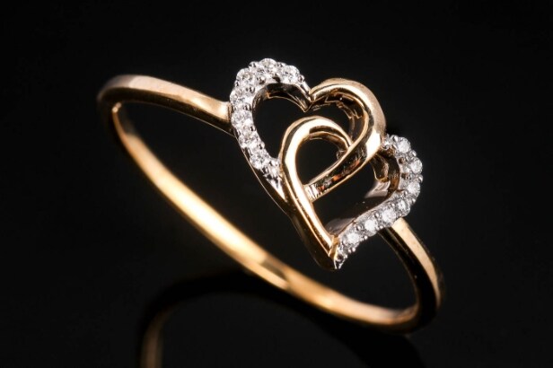 Diamonds by Frisenholm. Heart ring of 9 kt gold