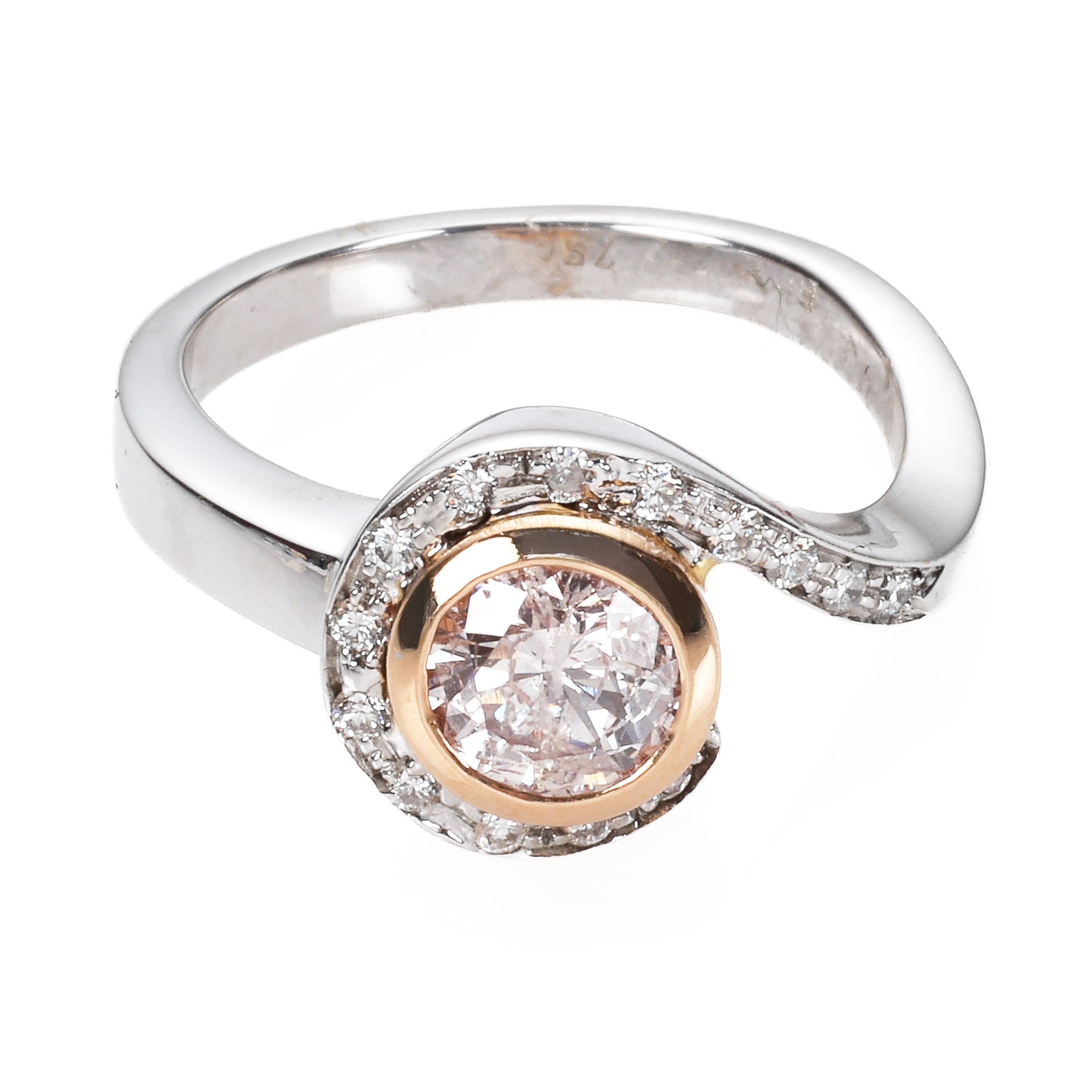 A diamond ring of 18k gold and white gold, 1.02 ct. and 0.20 ct. Size 55. GIA.