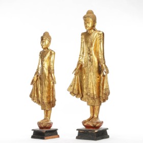 To thailandske Buddha figurer af forgyldt træ, 1900-tallet (2)