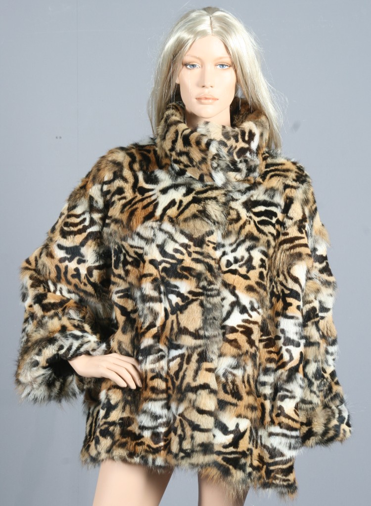 Kort jakke af pels af rævestykker. Design: Bjørdi Fanth |