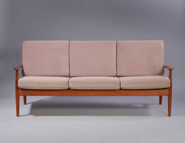 Grete Jalk for France & Søn. Sofa af teaktræ, model 118