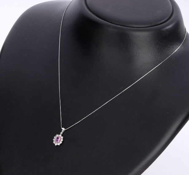 Sapphire and diamond rosette pendant with 18kt white gold chain (2)