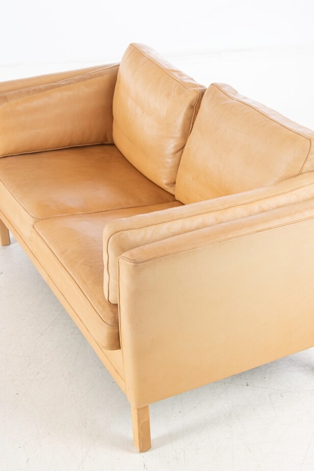 Mogens Hansen. Tre- og to personers sofaer (2)