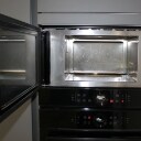 Nolte Küchen. Komplet køkken med køkkenø, bordplade i skifer m/ underlimet vask, samt fuld Bosch hvidevarepakke.