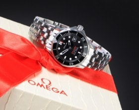 Damearmbåndsur fra Omega, model Seamaster Professional 300M med diamanter