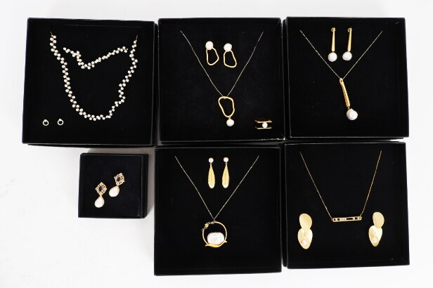 A collection jewellery sets of gold-plated sterling silver. (63)