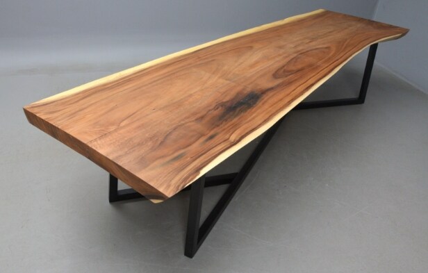 Unikt plankebord af massivt olieret Suar Wood. L. 350 cm
