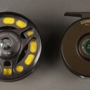 Samling fiskeudstyr: Fiskestang Hardy Ultralite, fluehjul JSB-Perfect Trout, fluehjul DMA-E Denmark (3)