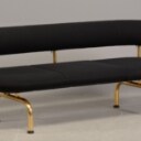 Johannes Foersom & Peter Hjort Lorenzen. Pipeline sofa sort med guld forkromning