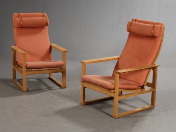 Børge Mogensen. Slædestolen. Par højryggede lænestole model 2254, egetræ (2) (2)