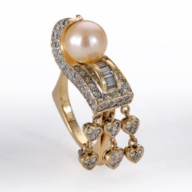 Diamond ring in 18 kt. gold with pearl and brilliant pendant, 0.75 ct.