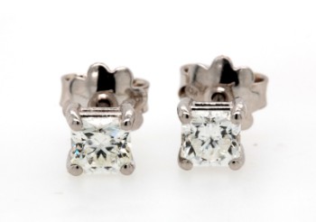Diamant solitaire øreringe i 14kt med diamanter i alt 1.00c