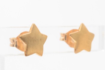 Par stjerneformede ørestikker af 8 kt. guld
