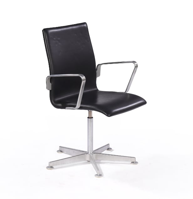 Arne Jacobsen. Oxford low-backed armchair, black leather, 'Red label' 2008