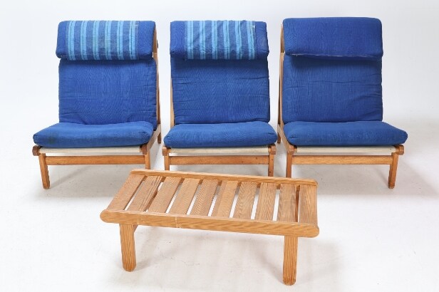 Bernt Petersen (1937-2017) for Schiang Møbler: Three 'Cloth Chairs' and accompanying bench/side table (4)
