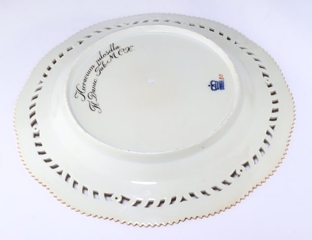 Royal Copenhagen. 'Flora Danica' tallerken af porcelæn, Juliane Marie-mærket
