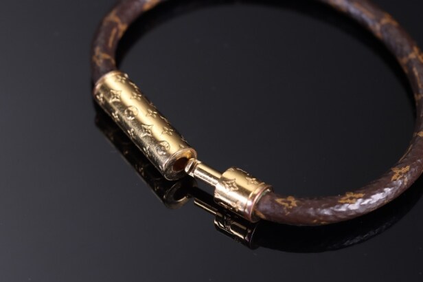 Louis Vuitton. Armbånd med monogram