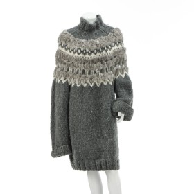 7083 - Hans Madsen 07 for Kopenhagen Fur. Knitted sweater with mink. Oversize, approx. size 40/42