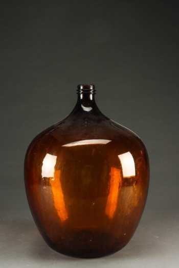 Vinballon af ravfarvet glas