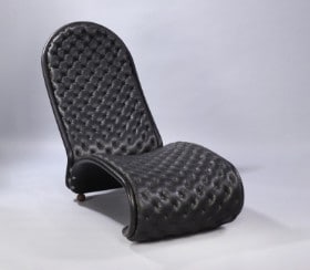 Verner Panton. “Relaxer Chair K”. Chaiselong betrukket med sort skind