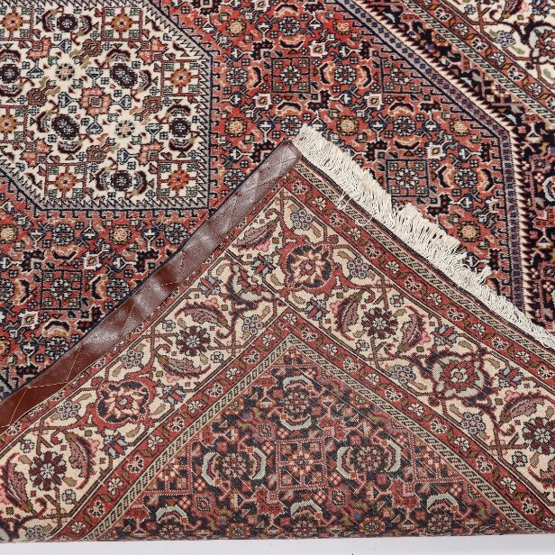 Persian Bidjar carpet, 231 x 130-135 cm.