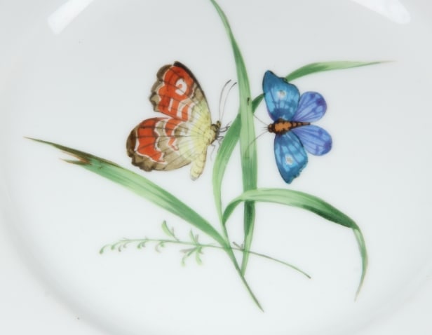 Royal Copenhagen. 'Butterfly' plates and bowl on foot, 19th century (7)