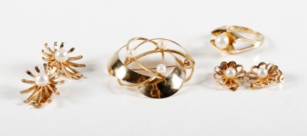 fårehyrde Uforenelig Beundringsværdig Samling smykker af 14 kt guld med perler (6) - Lauritz.com