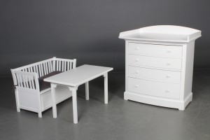 Furniture. Puslebord, slagbænk samt bord. (3) Denne vare er sat omsalg under nyt varenummer 4921370 - Lauritz.com