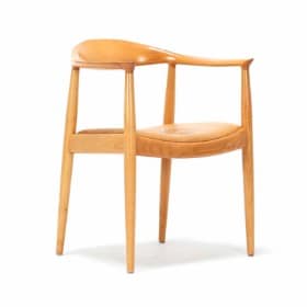 Hans J. Wegner (1914-2007) for PP Møbler: 'The Chair' armstol af kirsebær, model PP501