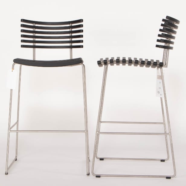 426. Henrik Lehm for Gramrode Møbelfabrik. Par barstole af sortlaseret asketræ. (2)