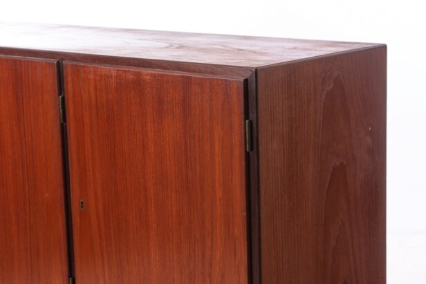 Skænk / dækketøjsskab af teak og eg, 1950-60'erne