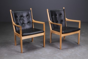 Hans J. Wegner. Et par tremmestole af bøgetræ og læder, model 1788 (2+1)