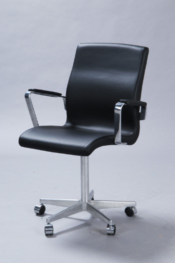 Arne Jacobsen. Oxford kontorstol, sort læder, nypolstret