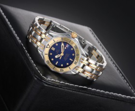 Omega 'Seamaster Professional'. Ladies' watch in 18 kt. gold and steel with dark blue disc, approx. 1995