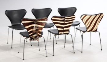 Arne Jacobsen. Seks Syveren spisestole, model 3107, sort læder/zebraskind (6)