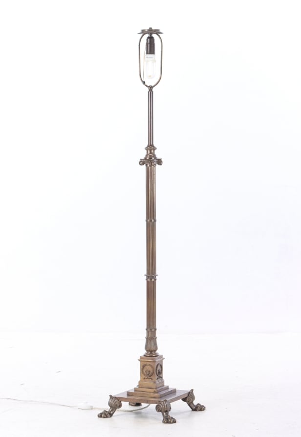 Floor lamp on lion feet