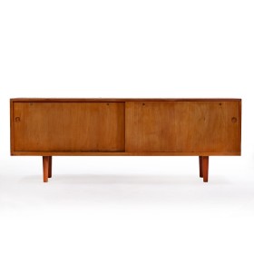 Hans J. Wegner. Low teak sideboard, model RY 26