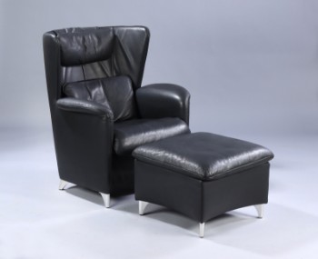 Franz- Josef Schulte / De Sede. Lænestol med tilhørende skammel, model DS 23, sort læder. (2)