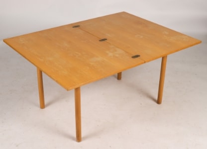 Børge Mogensen for Fritz Hansen. Sofabord / spillebord af bøgetræ