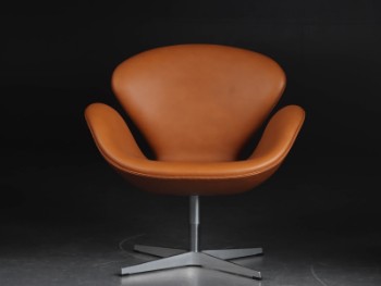 Arne Jacobsen. Svanen. Lænestol, model 3320