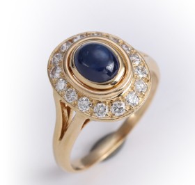 Sapphire and diamond ring in 18 kt. gold