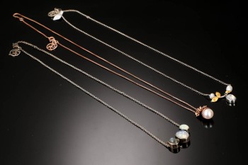 Rabinovich. Tre halskæder af sølv med månesten og ferskvandsperler (3)