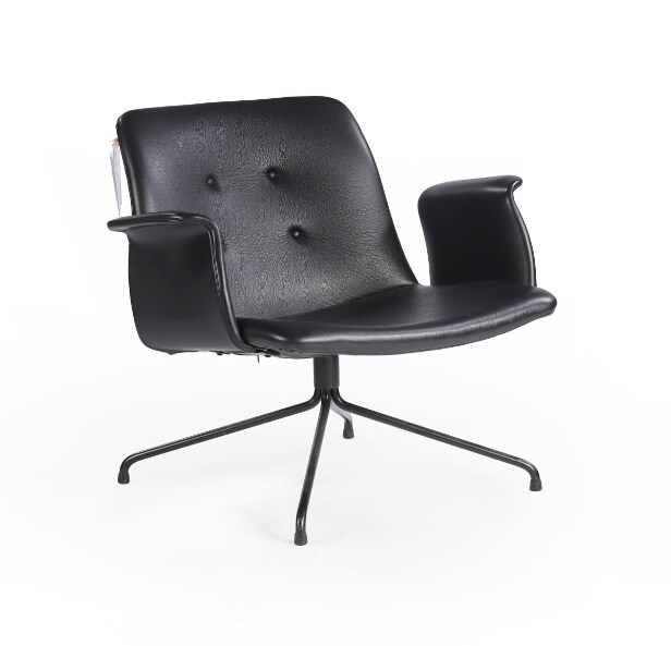 327. Bent Hansen. Loungestol model 'Primum', sort læder