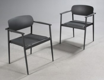 Henrik Pedersen for Gloster. Par stabelbare havestole / armstole, model Allure Stacking Chair (2)