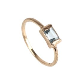 Heiring: 'Square' ring af 14 kt. guld med topas. Ringstr.  57.