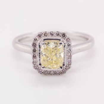 Diamantring aus 14 kt. Weißgold mit Fancy Light Yellow Diamant im Kissenschliff