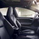 Lån en TESLA med hjem i en weekend - Til fordel for Ungdommens Røde Kors